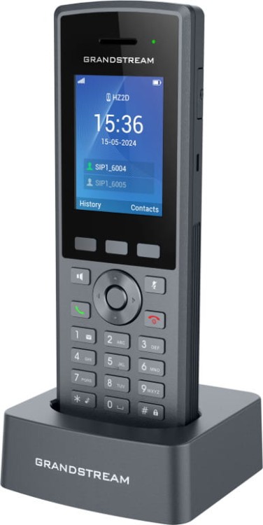 Grandstream DP735 – słuchawka DECT IP – widok pod kątem z ładowarką.jpg