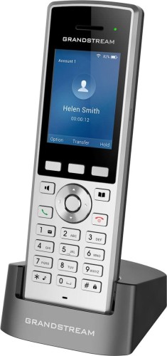 Grandstream WP822 – telefon WiFi VoIP – widok pod kątem z ładowarką.jpg